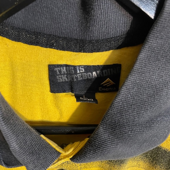 Emerica Collard Tee Dustin Dollin Yellow Black Stripes - Picture 3 of 3